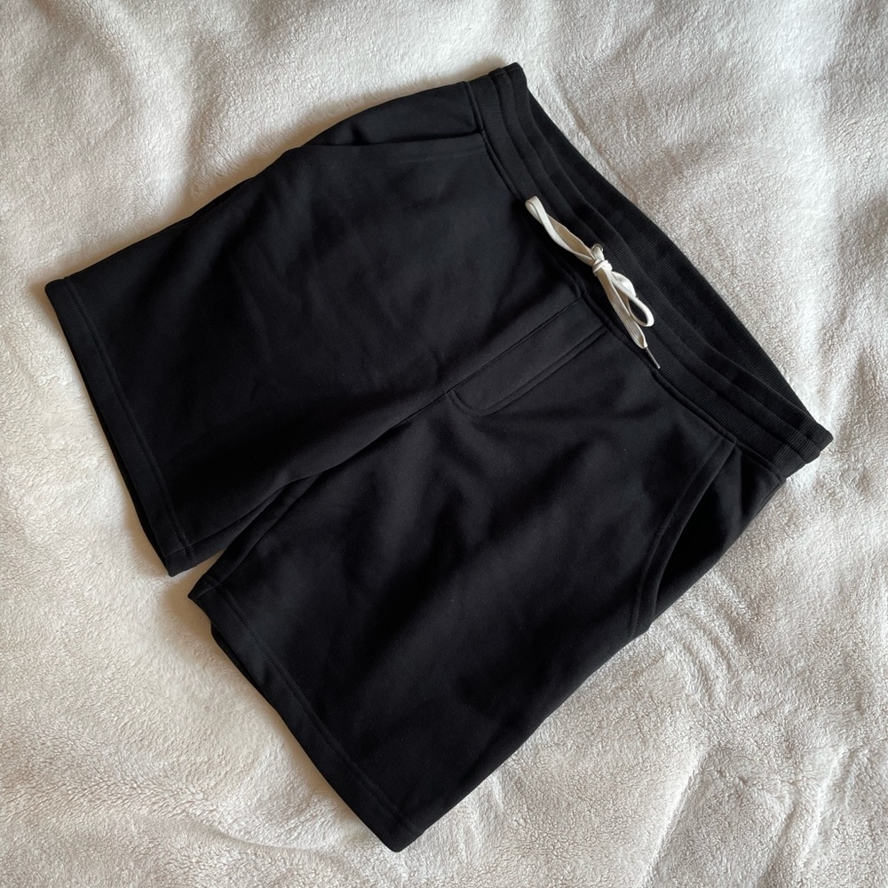 True Classic Men’s Black Fleece French Terry Short Size Large